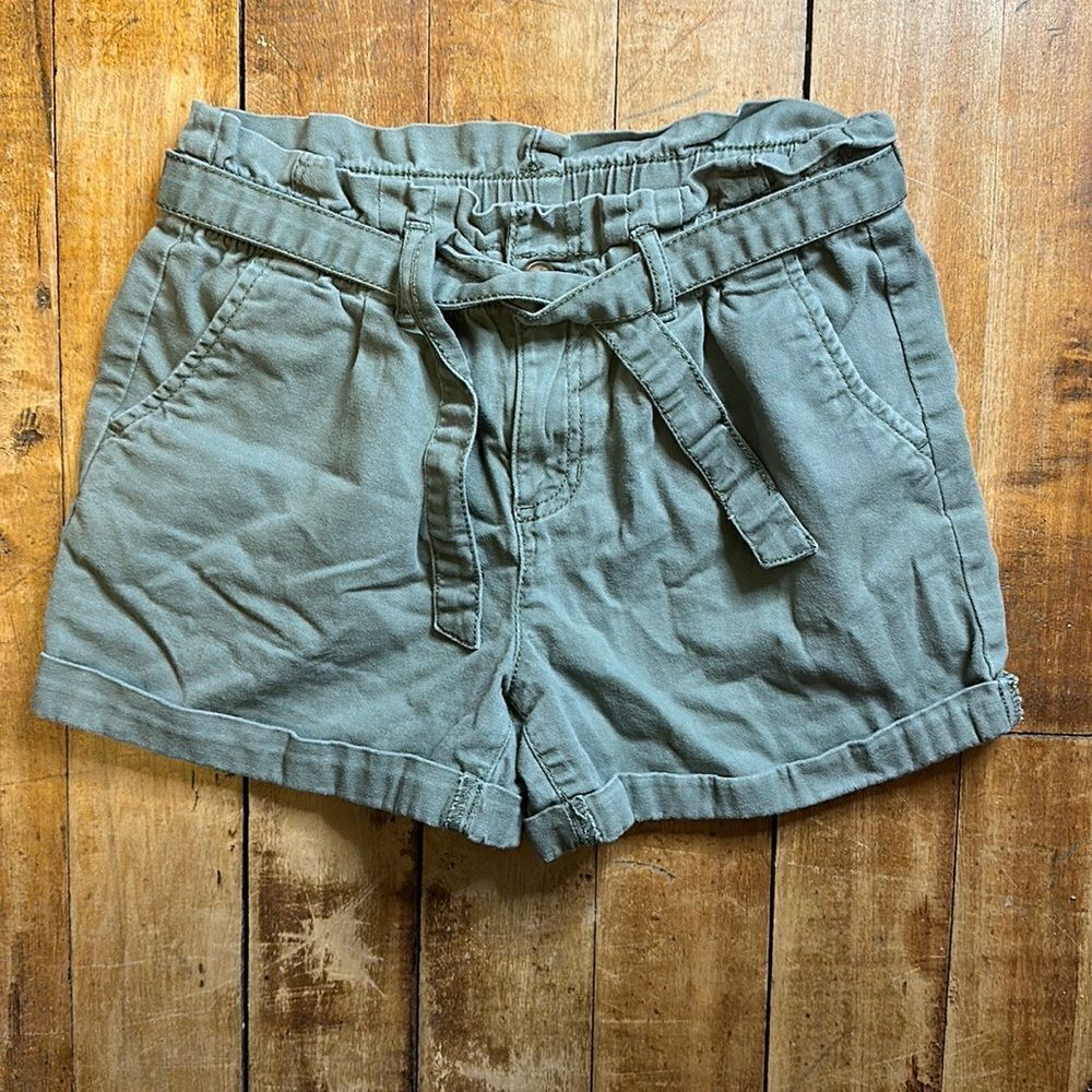 Arizona Jeans Co. Girls size 12 Green Ruffled Waist, Belted Shorts